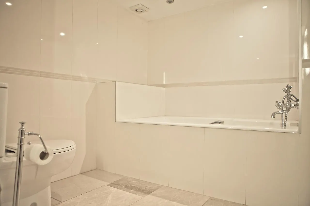 The Colin Farrell Suite - Hiphipstay Dublin