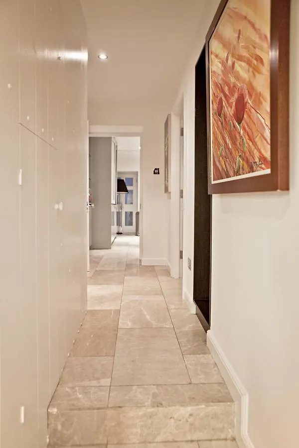 The Colin Farrell Suite - Hiphipstay Dublin Apartment